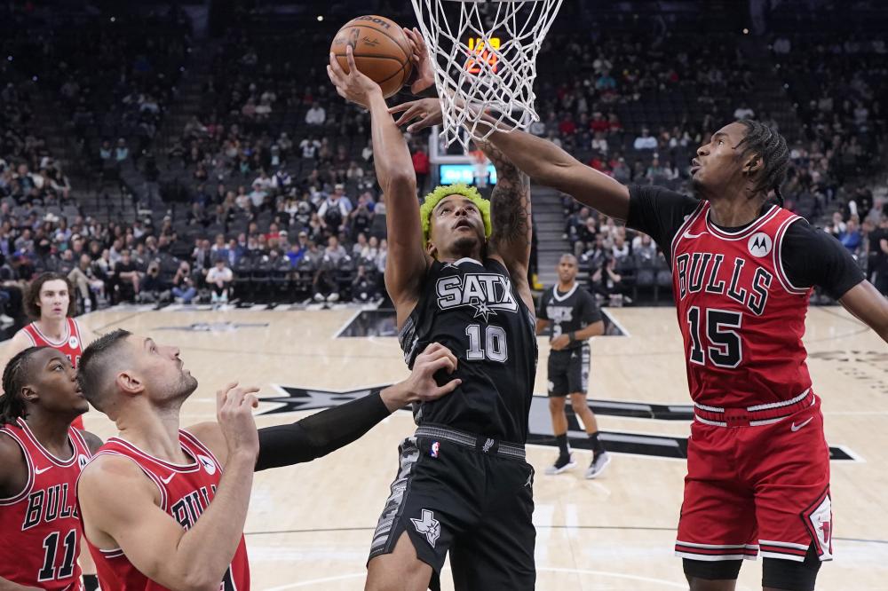 相对弱势的 相对弱势的